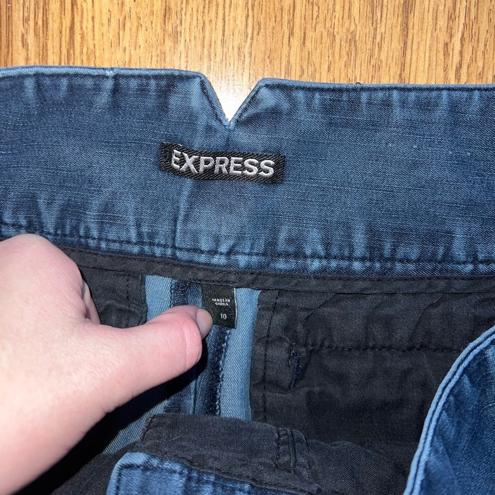 Express Shorts - Picture 2 of 3